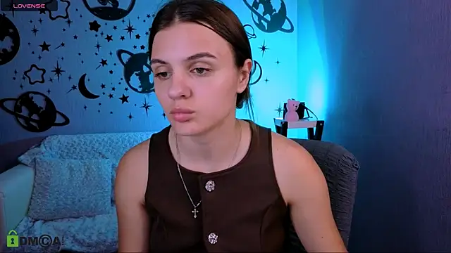 lisa dark  online show from 06-13-26, 07:23