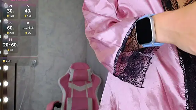 Snapshot of Lovelly_molly1 chatting on 10-30-25, 04:30 Lovelly molly1 online show from 10-30-25, 04:30