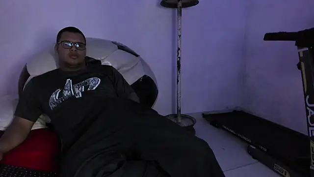 Snapshot of LucassFoster chatting on 11-07-25, 04:12 LucassFoster online show from 11-07-25, 04:12