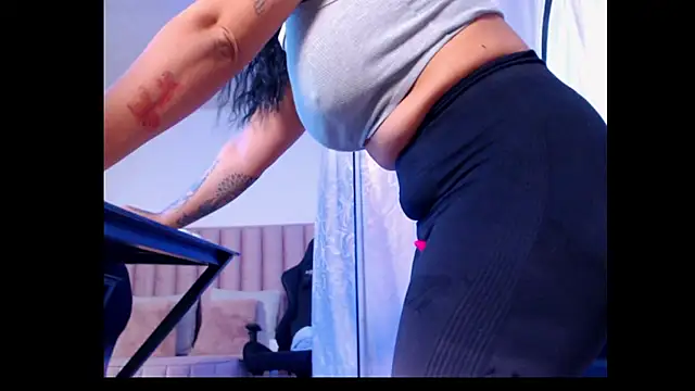 Snapshot of Natural_BIGASS_Nina chatting on 11-01-25, 10:39 Natural BIGASS Nina online show from 11-01-25, 10:39