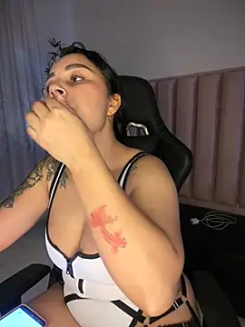 Snapshot of Natural_BIGASS_Nina chatting on 01-15-26, 08:34 Natural BIGASS Nina online show from 01-15-26, 08:34