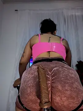 Snapshot of Natural_BIGASS_Nina chatting on 02-14-26, 07:21 Natural BIGASS Nina online show from 02-14-26, 07:21