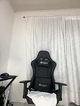 Snapshot of Natural_BIGASS_Nina chatting on 02-19-26, 08:05 Natural BIGASS Nina online show from 02-19-26, 08:05