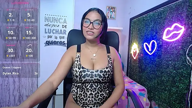 valeria martinez19 online show from 11-18-25, 02:50