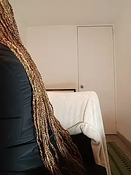 EvonyFoxxx online show from 02-05-26, 12:04