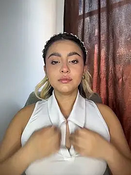 Elina Hills online show from 04-22-26, 02:40