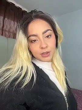 Elina Hills online show from 04-23-26, 07:05