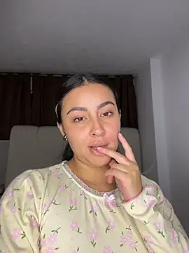Snapshot of Elina_Hills chatting on 05-24-26, 12:04 Elina Hills online show from 05-24-26, 12:04