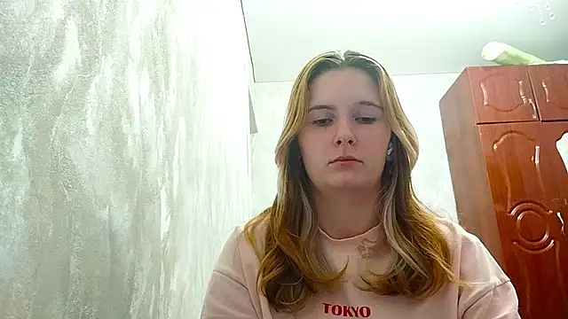 Snapshot of PearlHennington chatting on 10-30-25, 04:30 PearlHennington online show from 10-30-25, 04:30