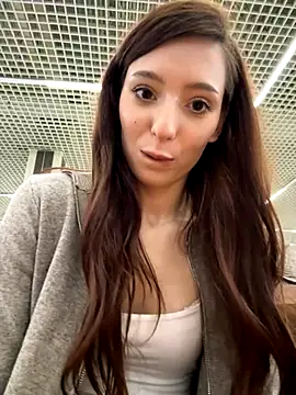 Snapshot of LilluKatten chatting on 11-05-25, 10:15 LilluKatten online show from 11-05-25, 10:15