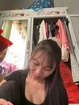 Snapshot of Amino-Suca chatting on 10-31-25, 04:24 Amino-Suca online show from 10-31-25, 04:24