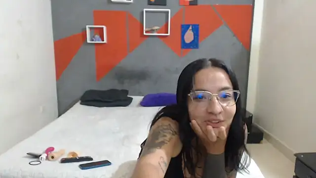 Snapshot of Girlbigtits chatting on 11-04-25, 02:05 Girlbigtits online show from 11-04-25, 02:05