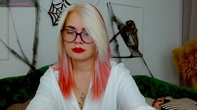 Snapshot of lada_love chatting on 10-31-25, 09:05 lada love online show from 10-31-25, 09:05