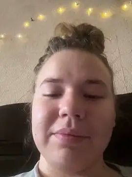 Snapshot of AvaMolls chatting on 10-31-25, 08:26 AvaMolls online show from 10-31-25, 08:26