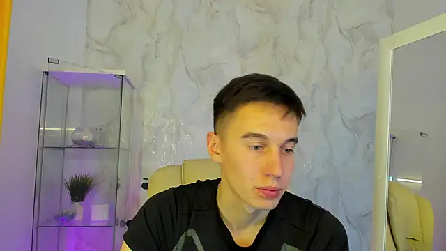 Snapshot of MarkKullen chatting on 11-03-25, 05:03 MarkKullen online show from 11-03-25, 05:03