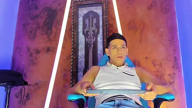 Snapshot of noah_deluxe chatting on 10-31-25, 01:12 noah deluxe online show from 10-31-25, 01:12