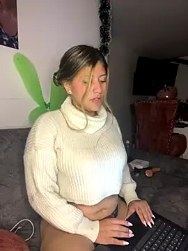 Snapshot of Crystall_15 chatting on 12-03-25, 01:13 Crystall 15 online show from 12-03-25, 01:13