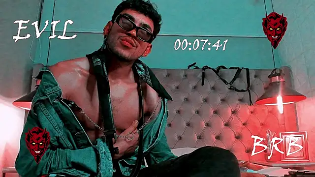 Snapshot of 3v1l chatting on 11-16-25, 06:13 3v1l online show from 11-16-25, 06:13