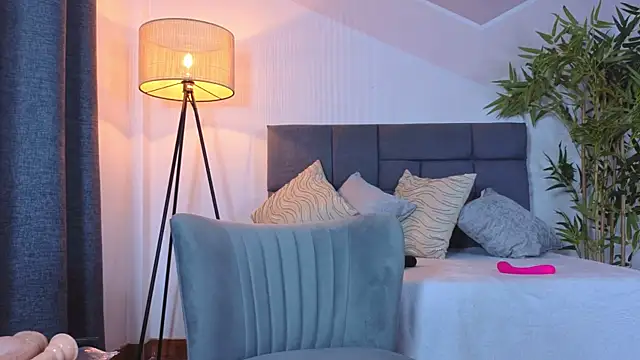 Snapshot of kinkyzoe20 chatting on 11-03-25, 07:48 kinkyzoe20 online show from 11-03-25, 07:48