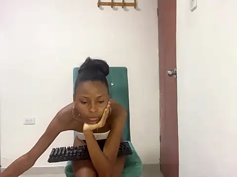 Snapshot of Perla_sofia_xxx chatting on 10-31-25, 01:12 Perla sofia xxx online show from 10-31-25, 01:12