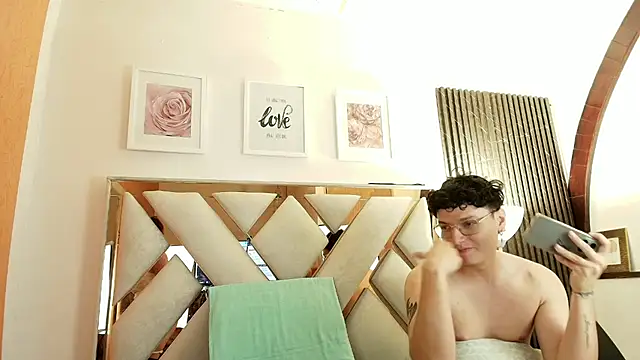 Zoe And Dylan  online show from 07-31-26, 12:15