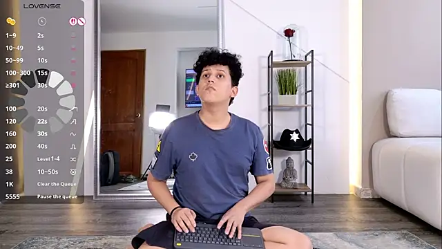 Snapshot of DamianVice chatting on 11-01-25, 02:08 DamianVice online show from 11-01-25, 02:08