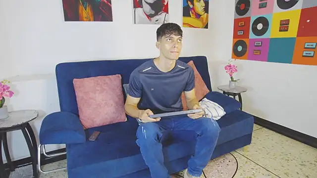 AlessioVitale online show from 11-22-25, 12:04