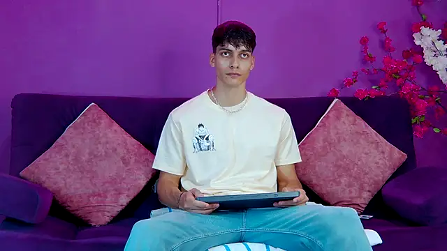 AlessioVitale online show from 11-28-25, 12:19