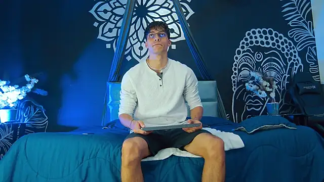 Snapshot of AlessioVitale chatting on 01-08-26, 12:07 AlessioVitale online show from 01-08-26, 12:07