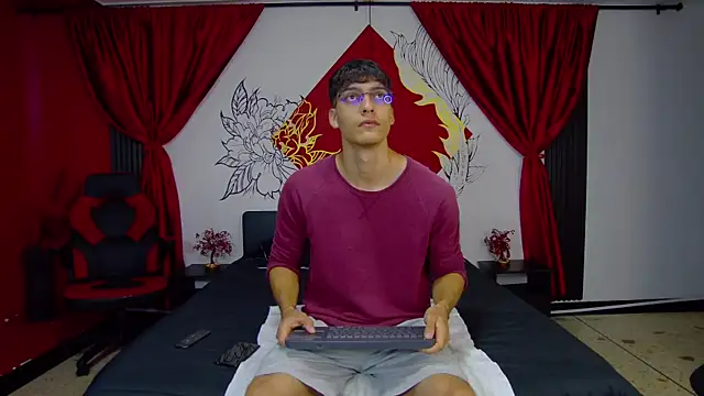 Snapshot of AlessioVitale chatting on 01-13-26, 12:10 AlessioVitale online show from 01-13-26, 12:10