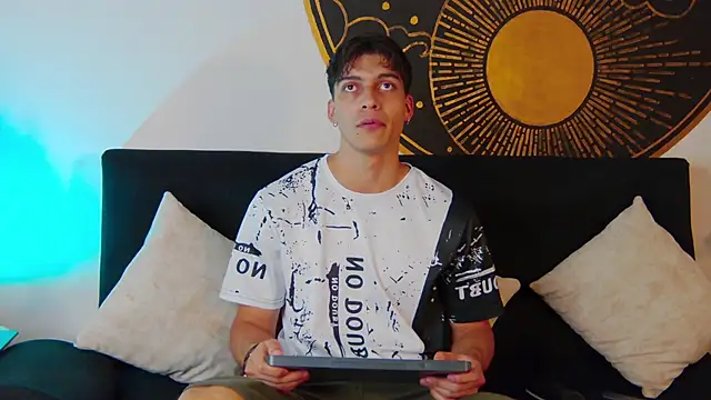 Snapshot of AlessioVitale chatting on 02-24-26, 07:56 AlessioVitale online show from 02-24-26, 07:56