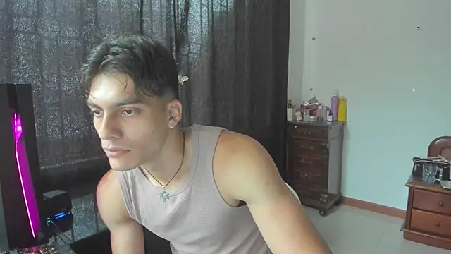 Snapshot of AlessioVitale chatting on 03-27-26, 11:54 AlessioVitale online show from 03-27-26, 11:54