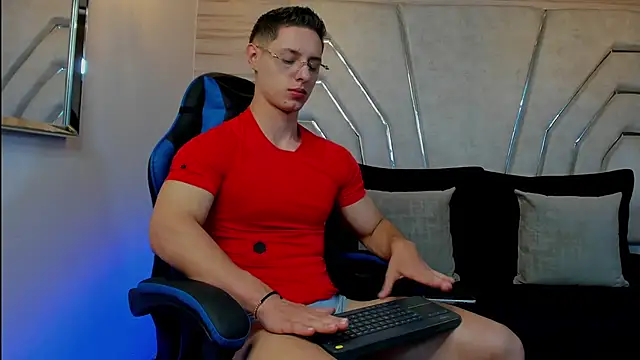 MAXTHOMSON online show from 02-06-26, 01:43