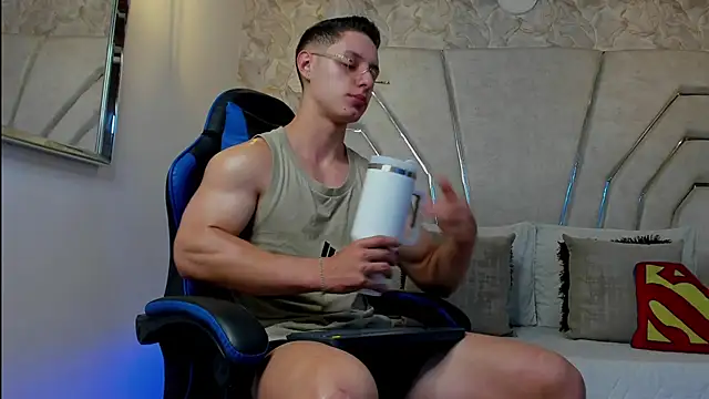 MAXTHOMSON online show from 04-29-26, 02:59