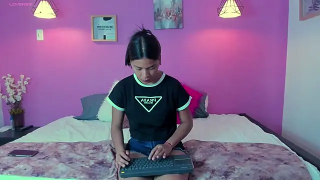 Snapshot of Miaa_Coleman chatting on 11-04-25, 03:22 Miaa Coleman online show from 11-04-25, 03:22