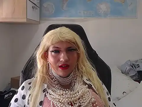 VanesaCrossic online show from 04-19-26, 07:51