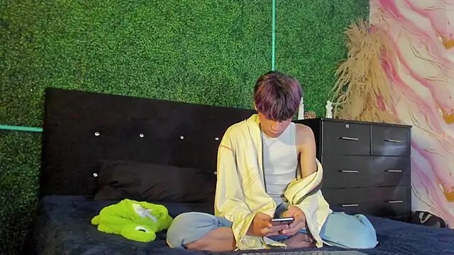 Leo Glow online show from 02-25-26, 12:59