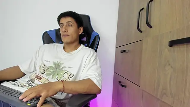 dorman boy online show from 11-12-25, 03:40