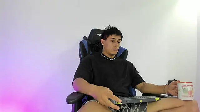 dorman boy online show from 12-17-25, 04:40