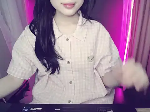 Snapshot of Pearlia-7 chatting on 11-04-25, 07:18 Pearlia-7 online show from 11-04-25, 07:18