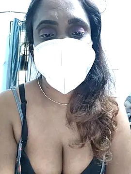 Queen-dhivya online show from 12-17-25, 10:21