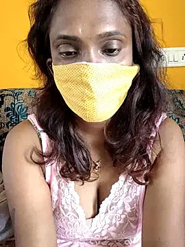 Snapshot of Queen-dhivya chatting on 04-16-26, 04:02 Queen-dhivya online show from 04-16-26, 04:02