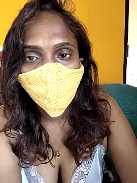 Snapshot of Queen-dhivya chatting on 04-20-26, 03:42 Queen-dhivya online show from 04-20-26, 03:42