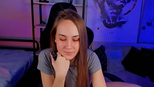 Snapshot of ElinVale chatting on 11-14-25, 11:31 ElinVale online show from 11-14-25, 11:31