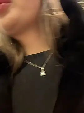 Snapshot of KristiRich chatting on 11-27-25, 07:32 KristiRich online show from 11-27-25, 07:32