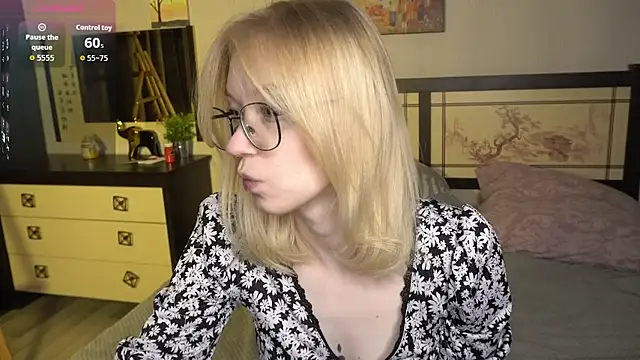 ShanelTunon online show from 11-07-25, 07:58