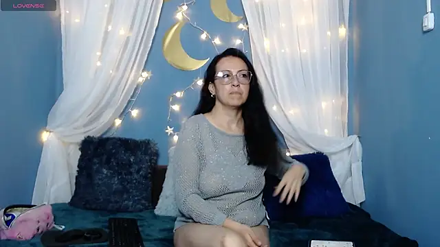 Lauryn Jones online show from 11-21-25, 03:00