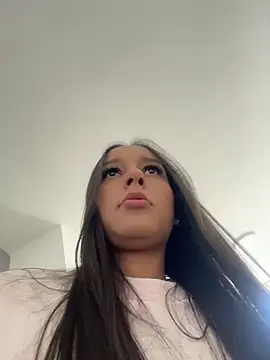 Brunettecollins05 online show from 04-24-26, 08:00