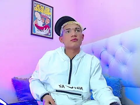 Snapshot of bad_boy_hottx chatting on 11-11-25, 07:30 bad boy hottx online show from 11-11-25, 07:30