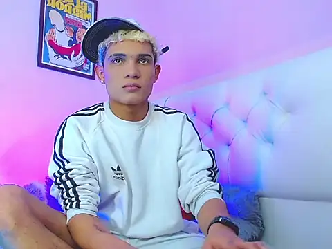 Snapshot of bad_boy_hottx chatting on 11-18-25, 11:14 bad boy hottx online show from 11-18-25, 11:14